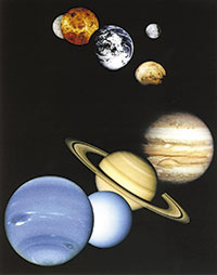 Composició d'imatges planetàries obtingudes per les missions nord-americanes. En sentit horari i de dalt a baix, Mercuri, Venus, la Terra i la seua lluna, Mart, Júpiter, Saturn, Urà i Neptú. Imatge cortesia de NASA/JPL