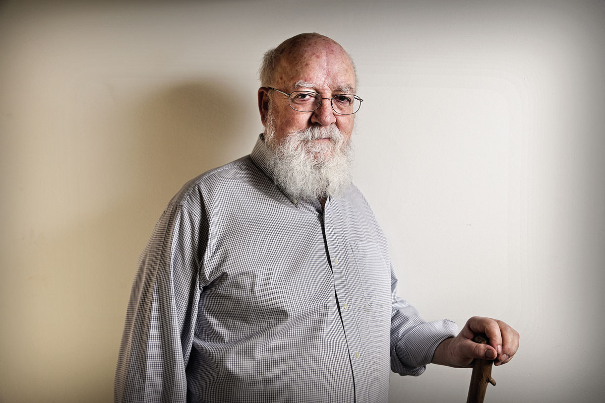 Daniel C. Dennet fotografiado para la revista Mètode