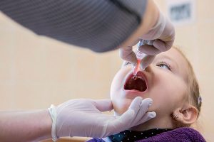 niño pediatría vacunar