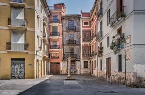 imagen de ciutat vella, en Valencia, vacía| hábitos