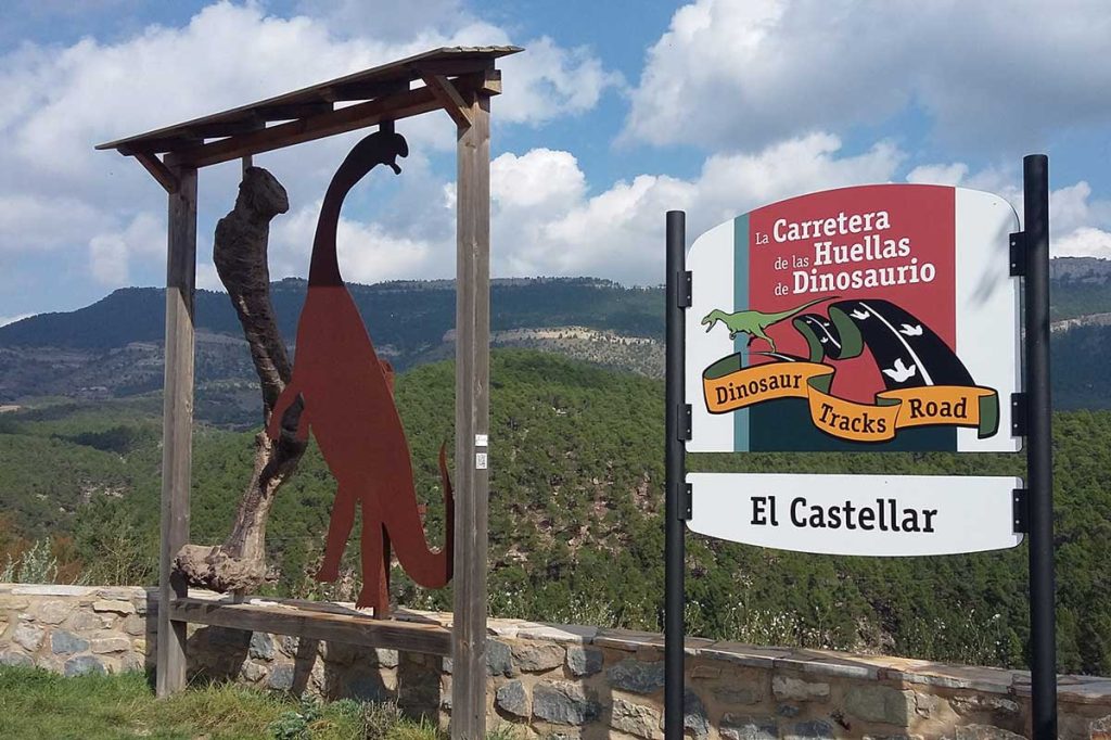 Una de las paradas del Dinopaseo por El Castellar (Teruel)