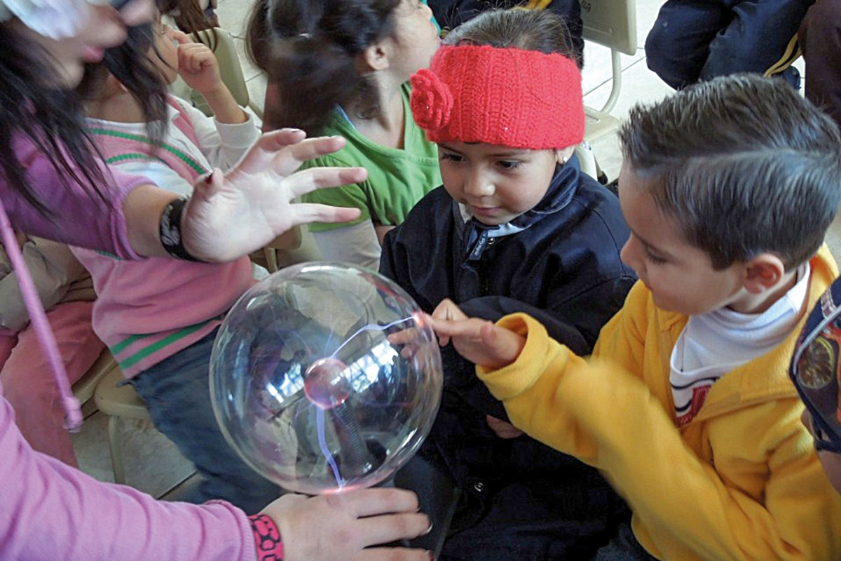 ciència recreativa en un Club  de Ciència infantil