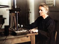 Marie Curie en su laboratorio